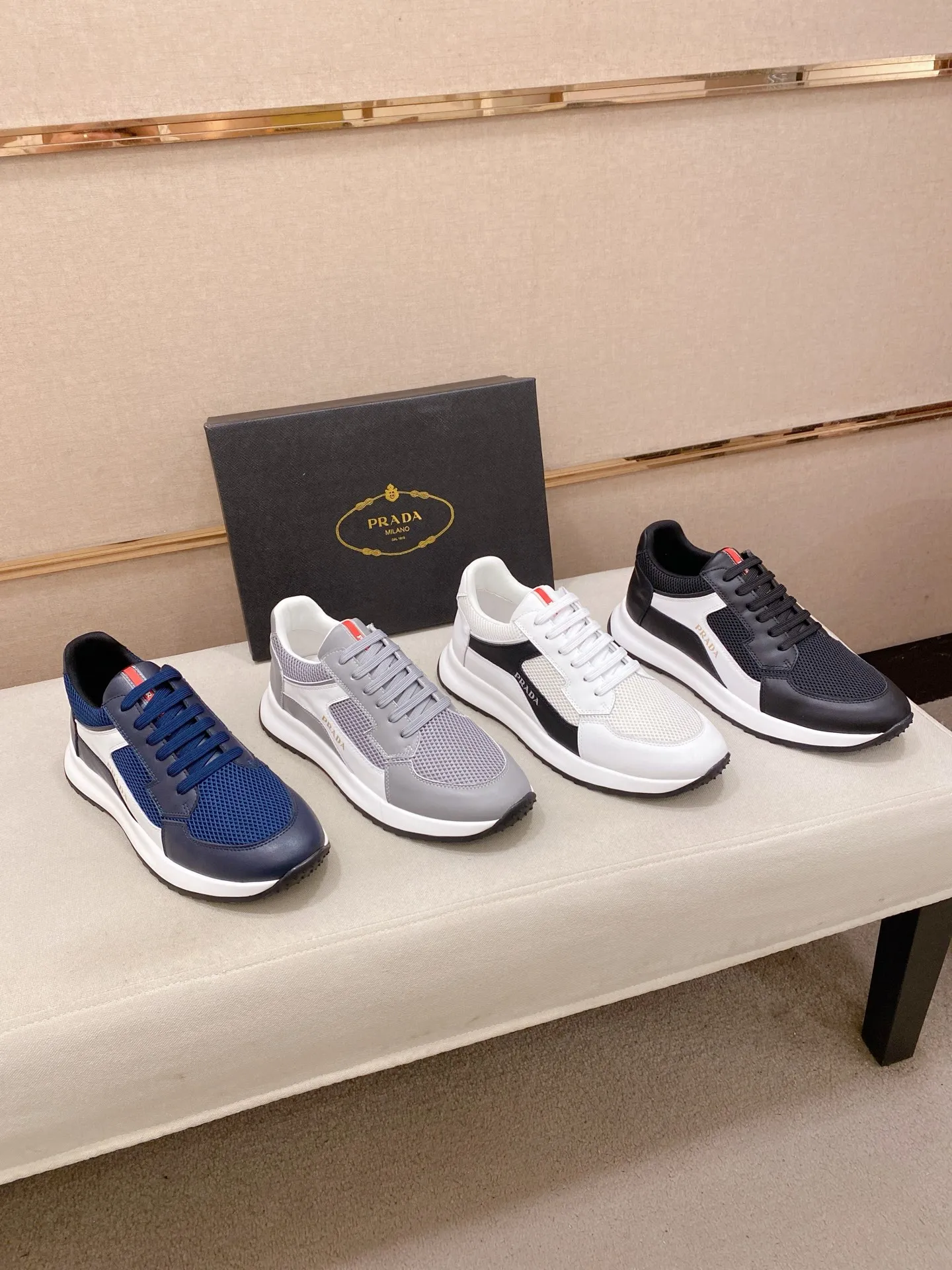 Factory price 462💰 The new PRADA (Prada) counters are launched simultaneously, new men's shoes, 😘fabrics are selected from cowhide. Lining: Mesh lining. 👍🏿 High-end ☄️ air-cushion molded anti-slip rubber outsole, exquisite lines, simple and elegant, comfortable and high-end for leisure travel. Number of yards: 38 to 44. Can be ordered for 45 non-refundable